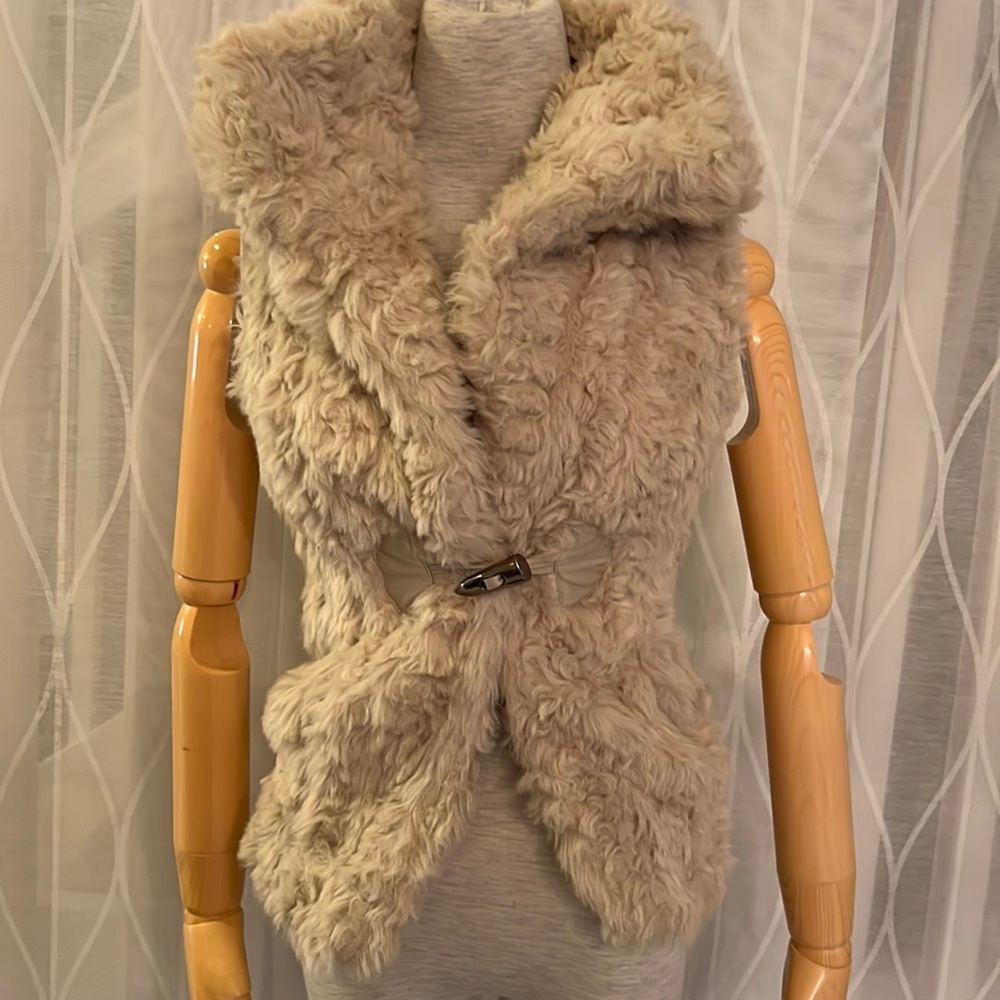 A/X Armani Exchange woman’s fur vest 🌺
